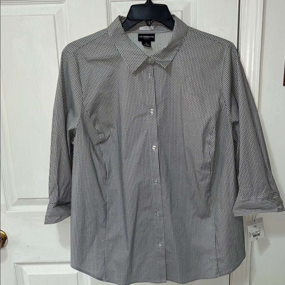 Liz Claiborne Black and White Patterned Button Down Shirt